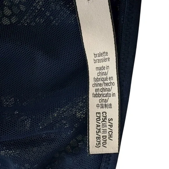 VICTORIA’S SECRET Bralette in Dark blue lace. NWOT - Picture 4 of 6